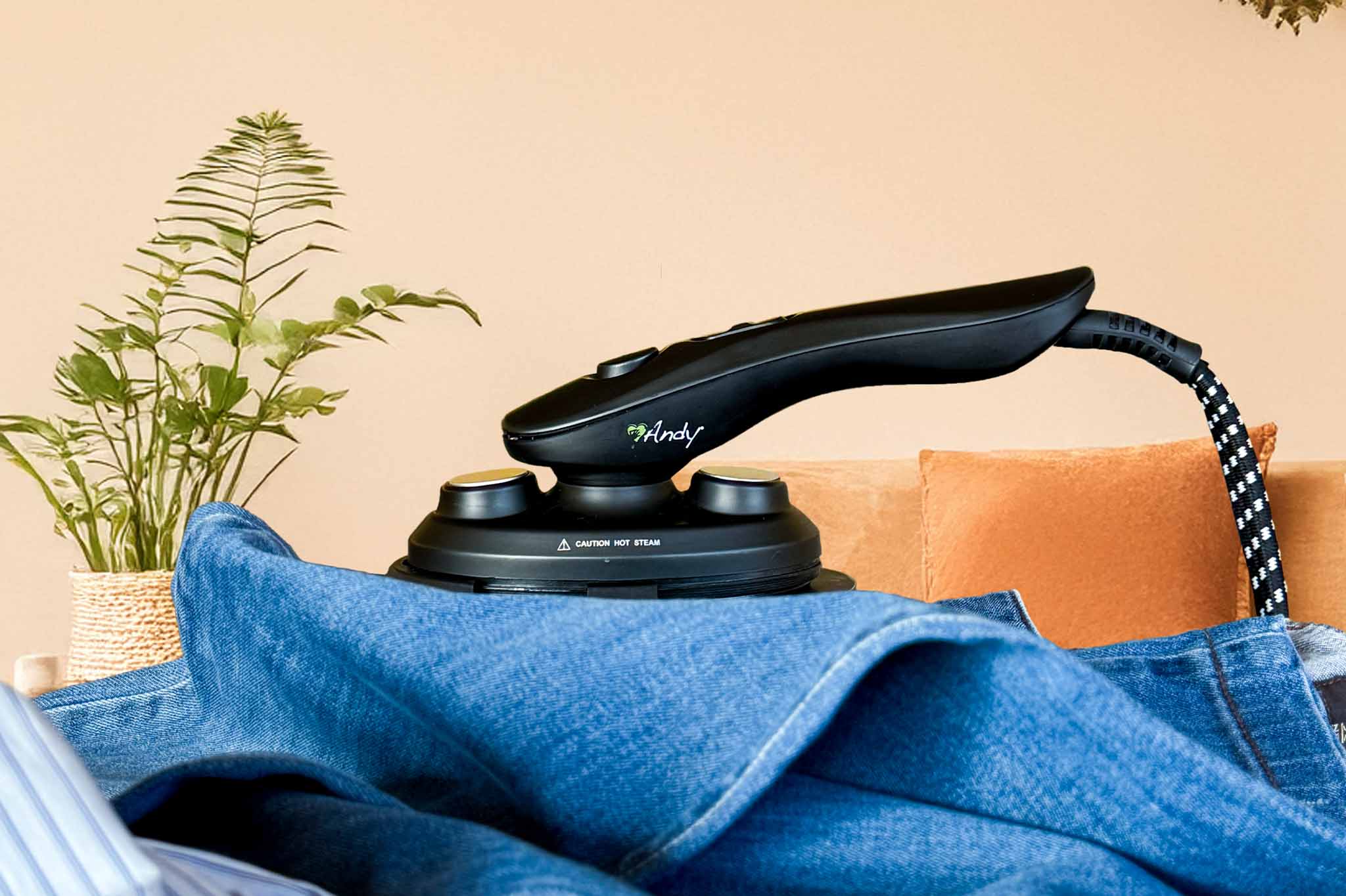 The Andy vacuum and blowing ironing board works both hands-only, without an iron, and in classic mode, using the Mimo accessory as a professional steam iron and vertical steamer