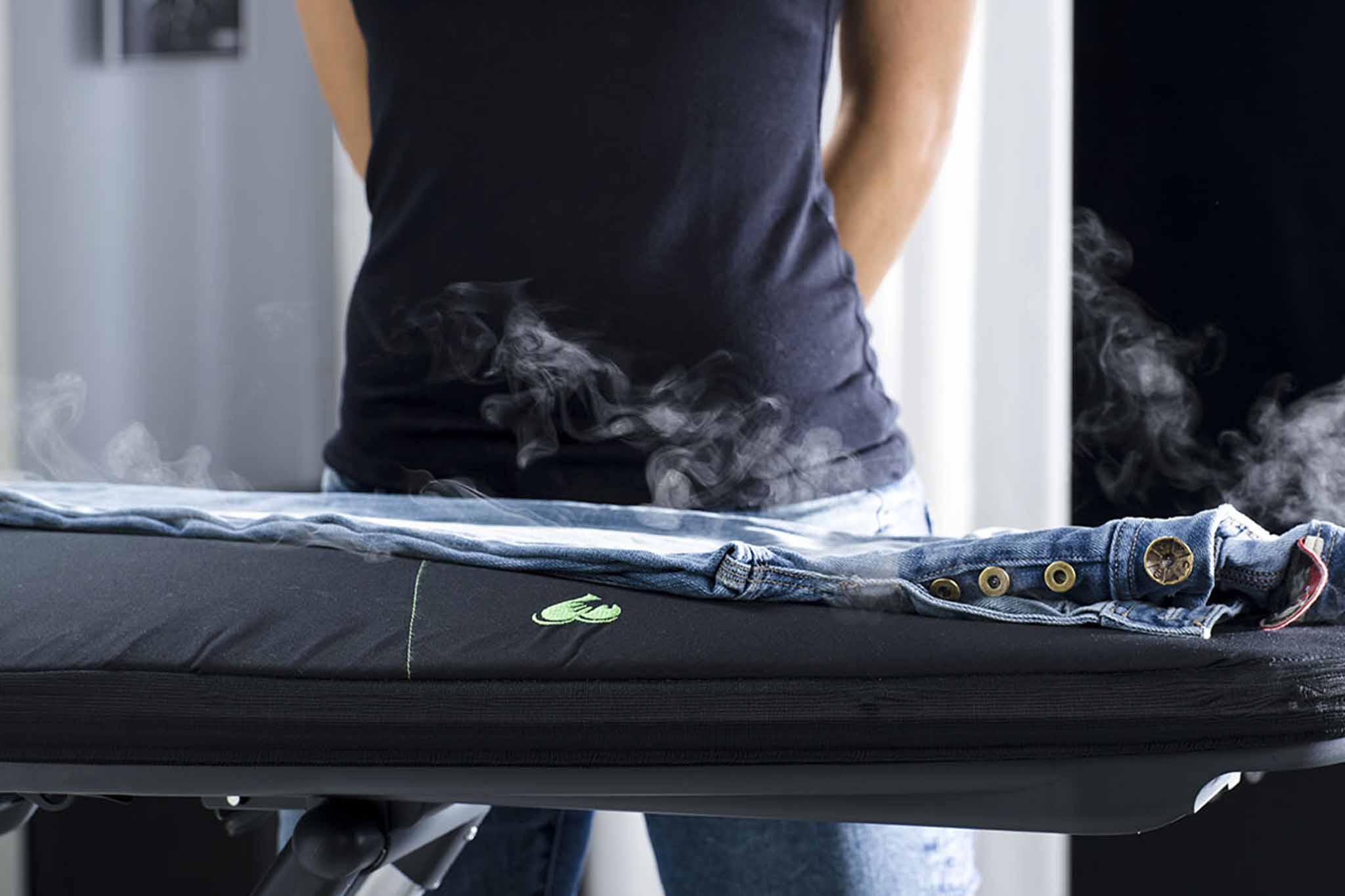 Andy System – Professional ironing board with vacuum and blowing functions and integrated steam technology, designed to work even without an iron. Includes the Mimo accessory, a professional steam iron and vertical steamer in one.